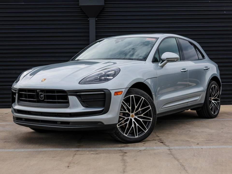 2025 Porsche Macan Base