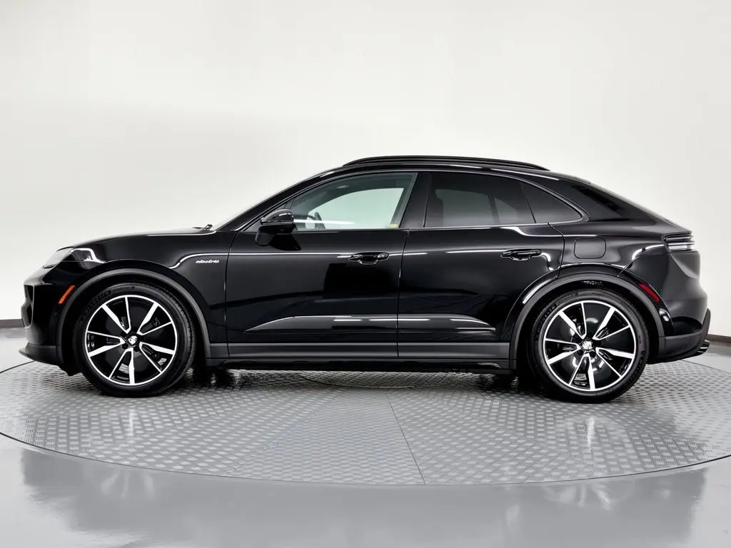 2025 Porsche Macan Base - Photo 16