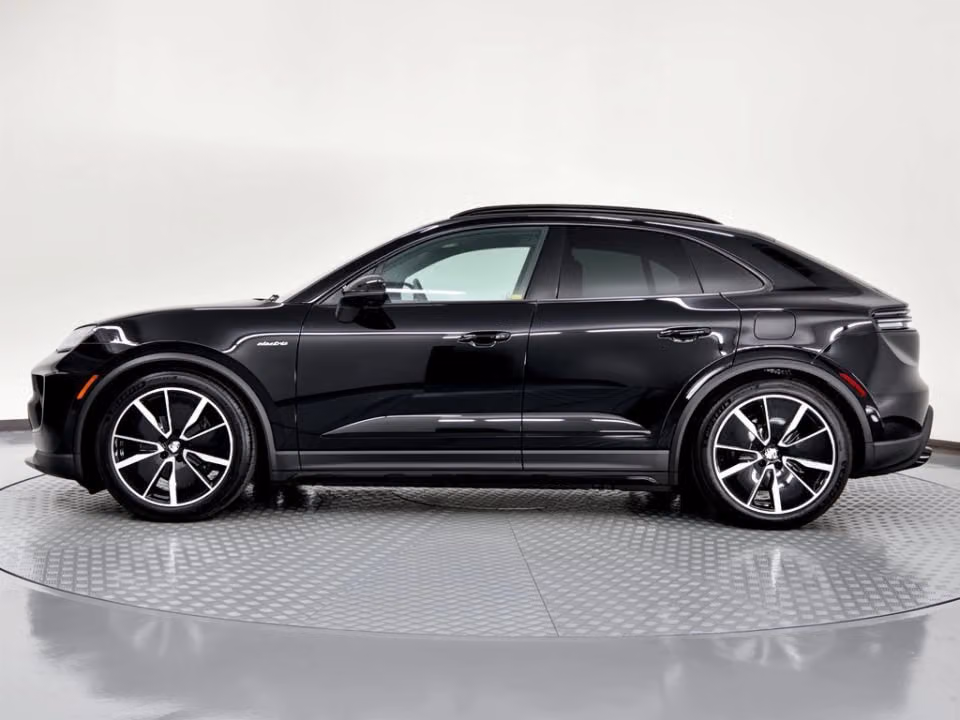 2025 Porsche Macan Base - Photo 11