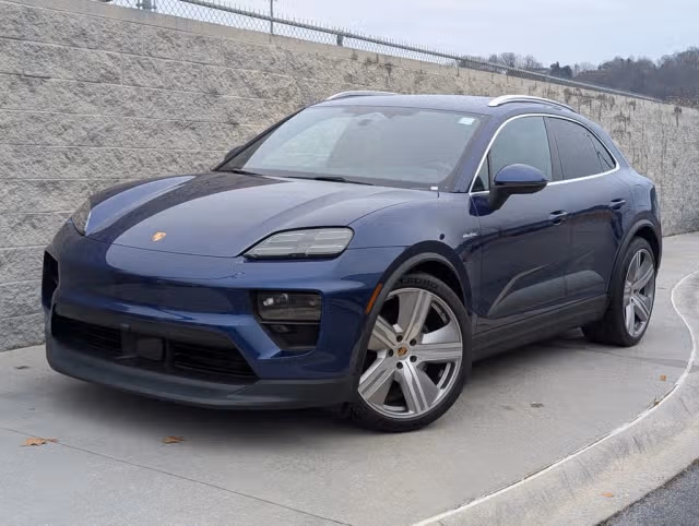 Used 2024 Porsche Macan Base with VIN WP1AA2XA4RL000117 for sale in Chattanooga, TN