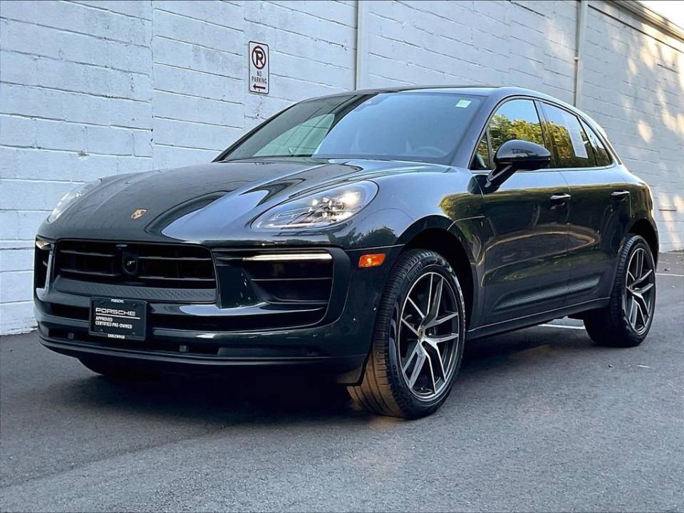 2025 Porsche Macan Base