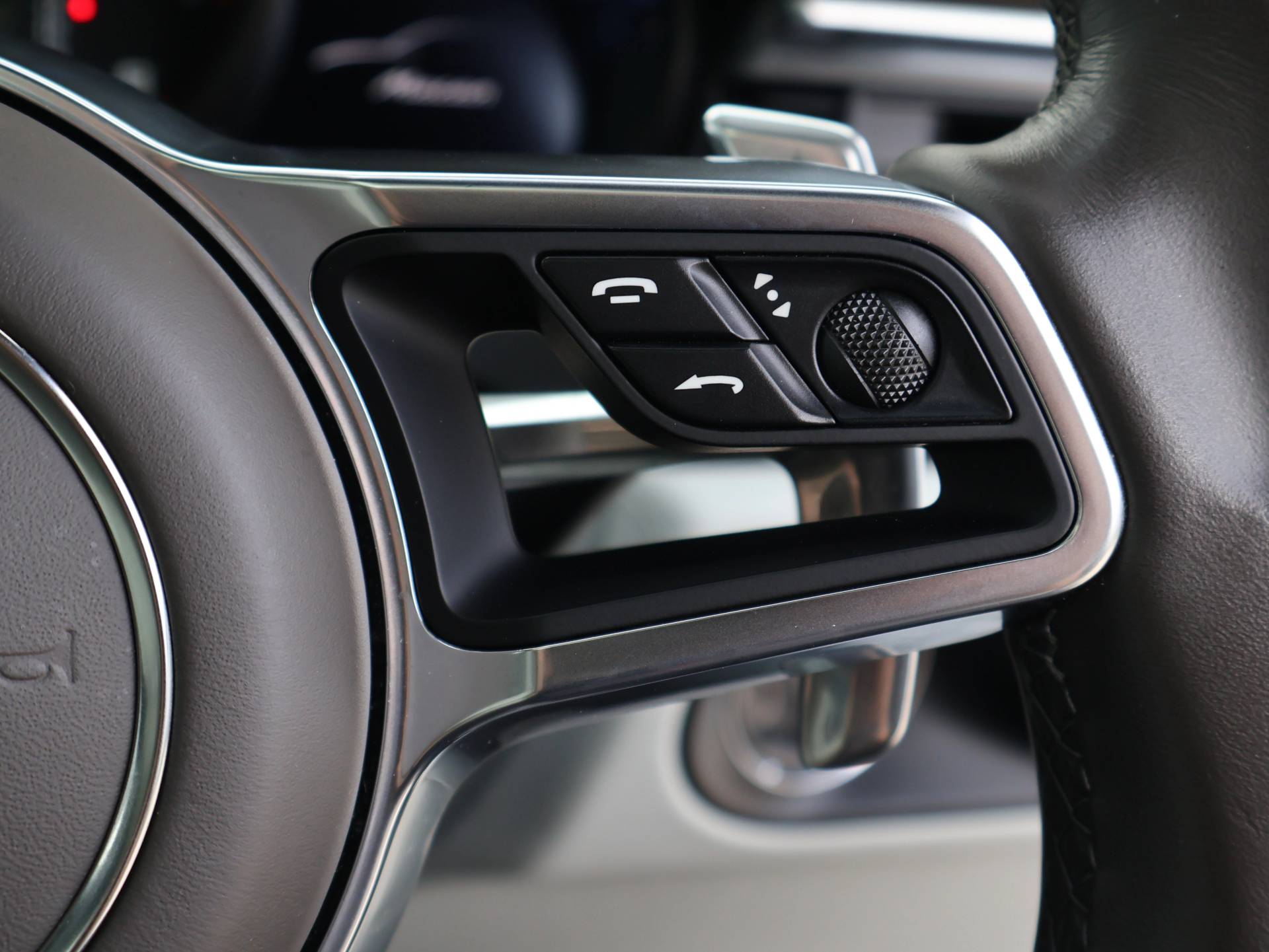 Macan, photo 33 of 33