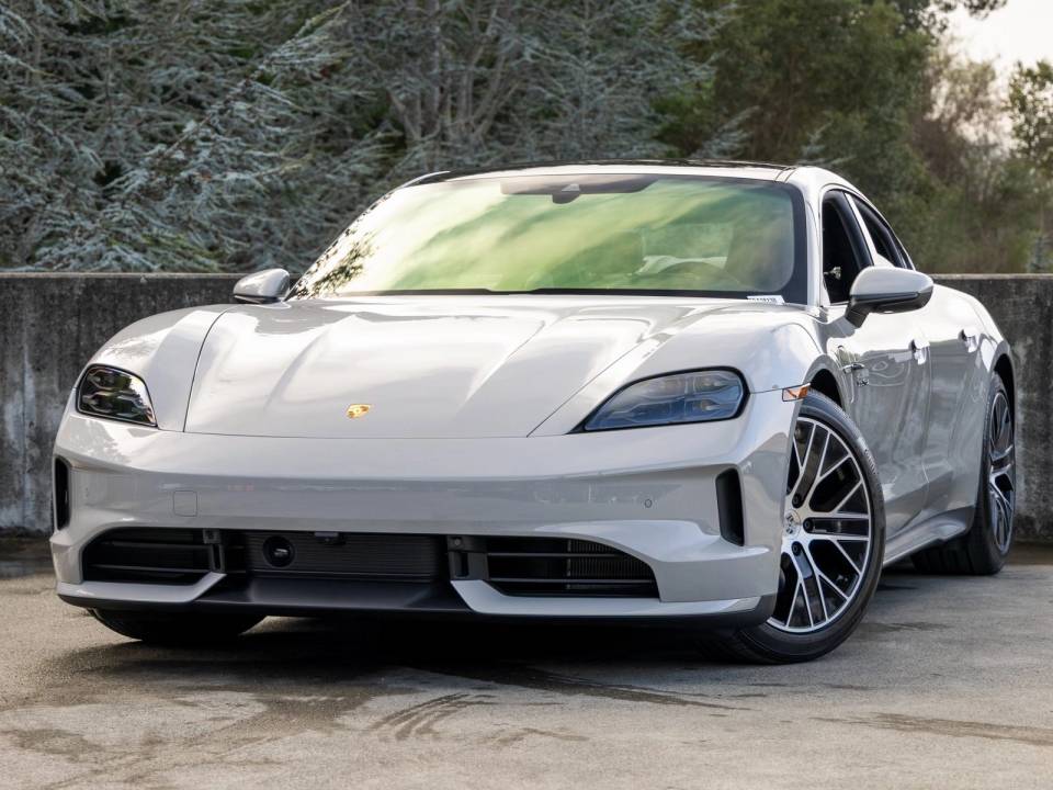 La Porsche Taycan Cross Turismo ne se cache presque plus