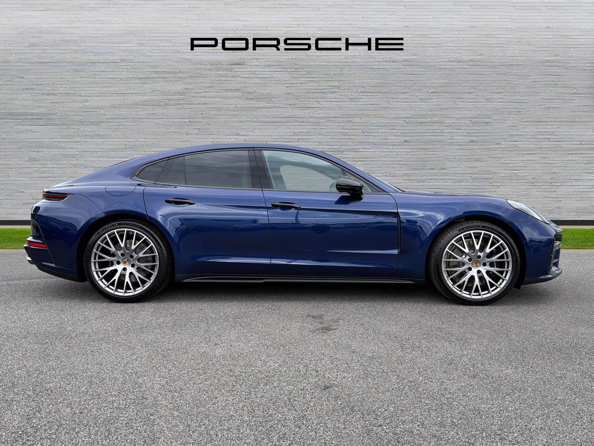 Panamera 4 E-Hybrid, photo 2 of 41