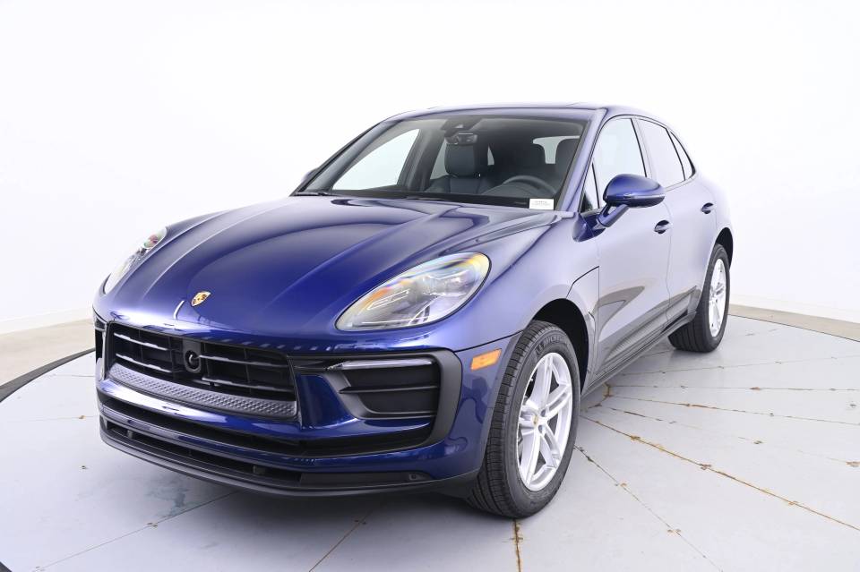 2025 Porsche Macan Base
