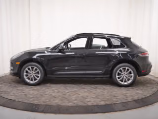 2026 Porsche Macan T - Photo 9