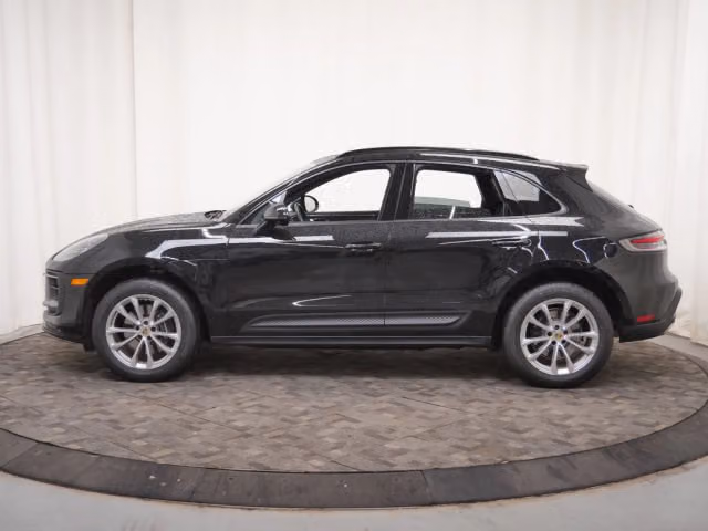 2026 Porsche Macan T - Photo 10