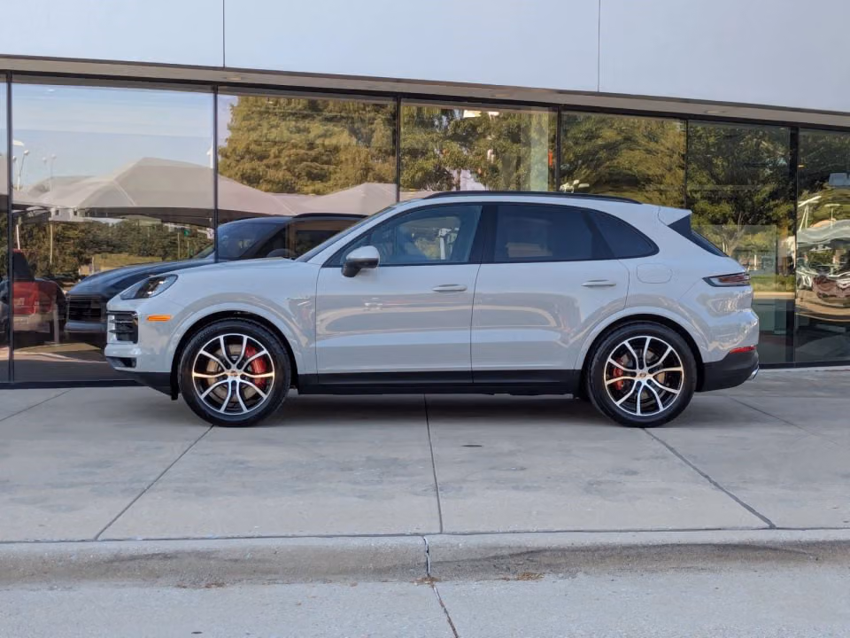 2026 Porsche Cayenne S E-Hybrid - Photo 11