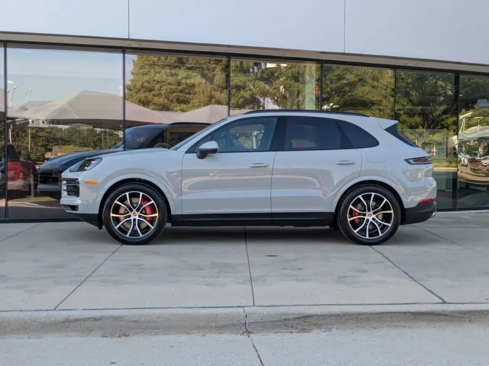 2026 Porsche Cayenne S E-Hybrid - Photo 15