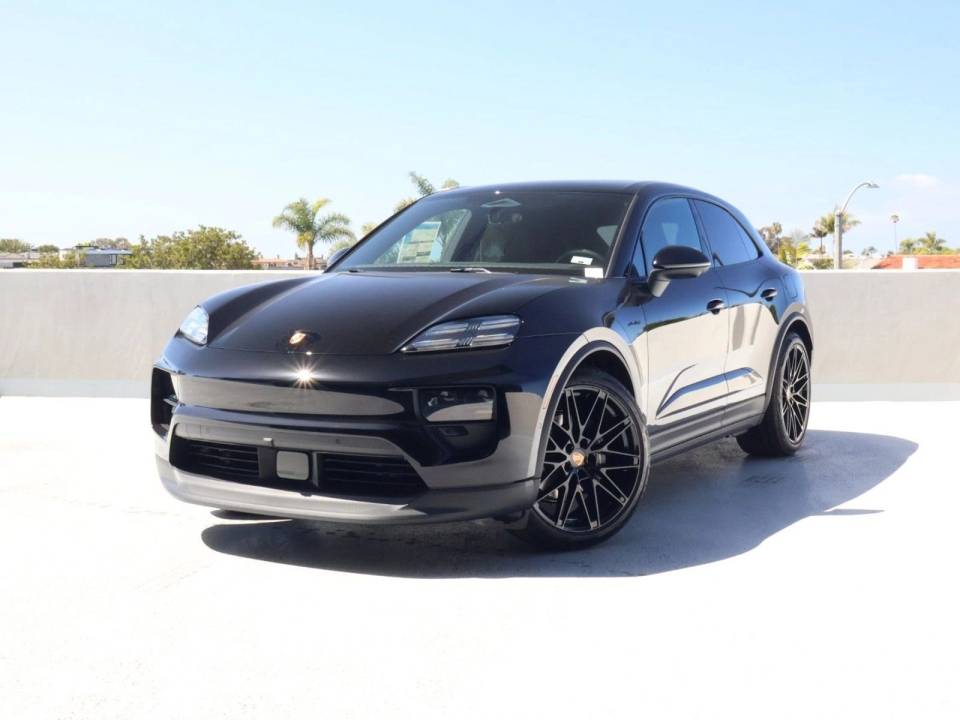 2026 Porsche Macan Base