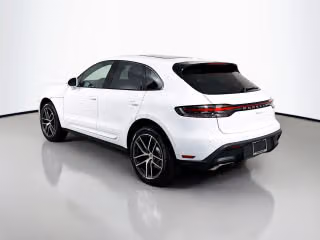2026 Porsche Macan T - Photo 17