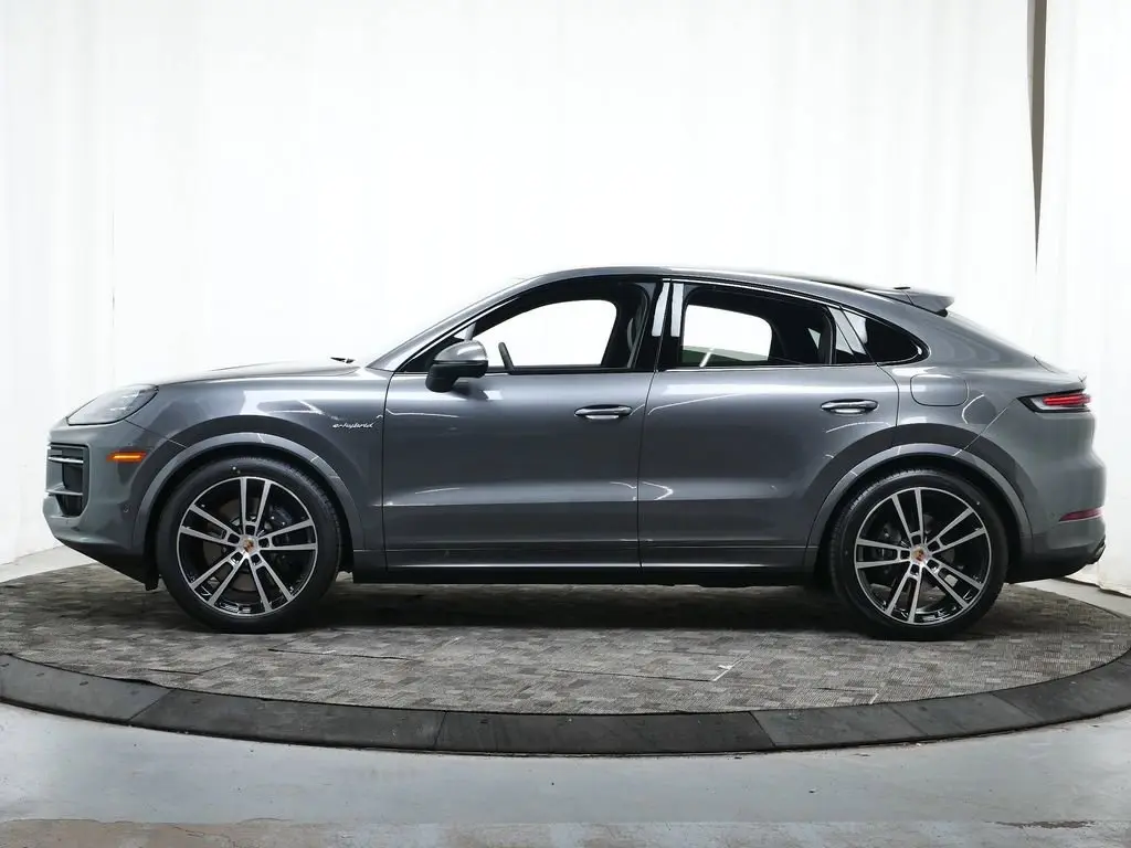 2026 Porsche Cayenne Coup E-Hybrid - Photo 16