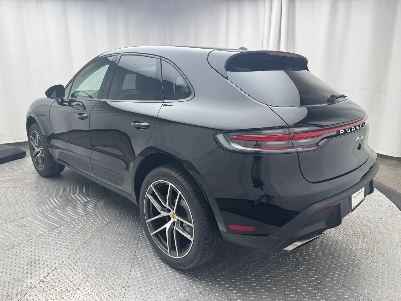 2025 Porsche Macan Base - Photo 24
