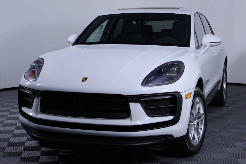 2026 Porsche Macan Base