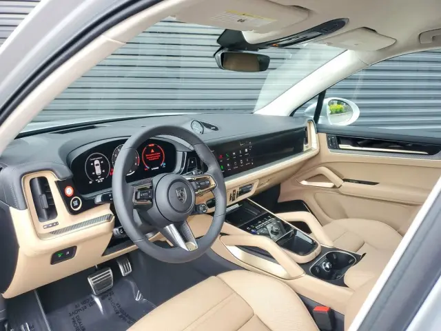2025 Porsche Cayenne Turbo E-Hybrid - Photo 30