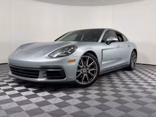 2019 Porsche Panamera 4's photo