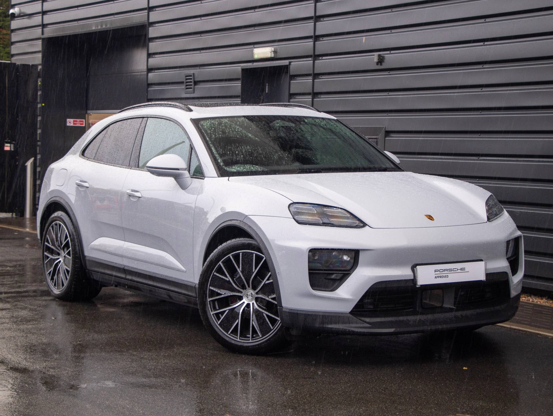 Macan, photo 1 of 29