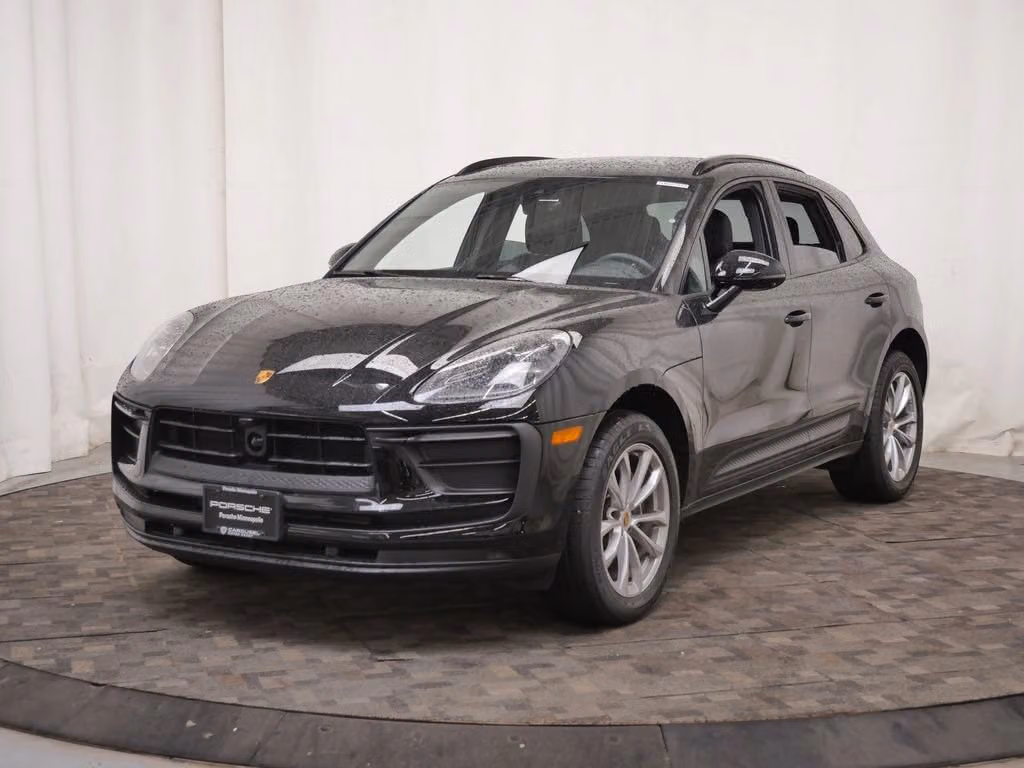 2026 Porsche Macan T - Photo 4