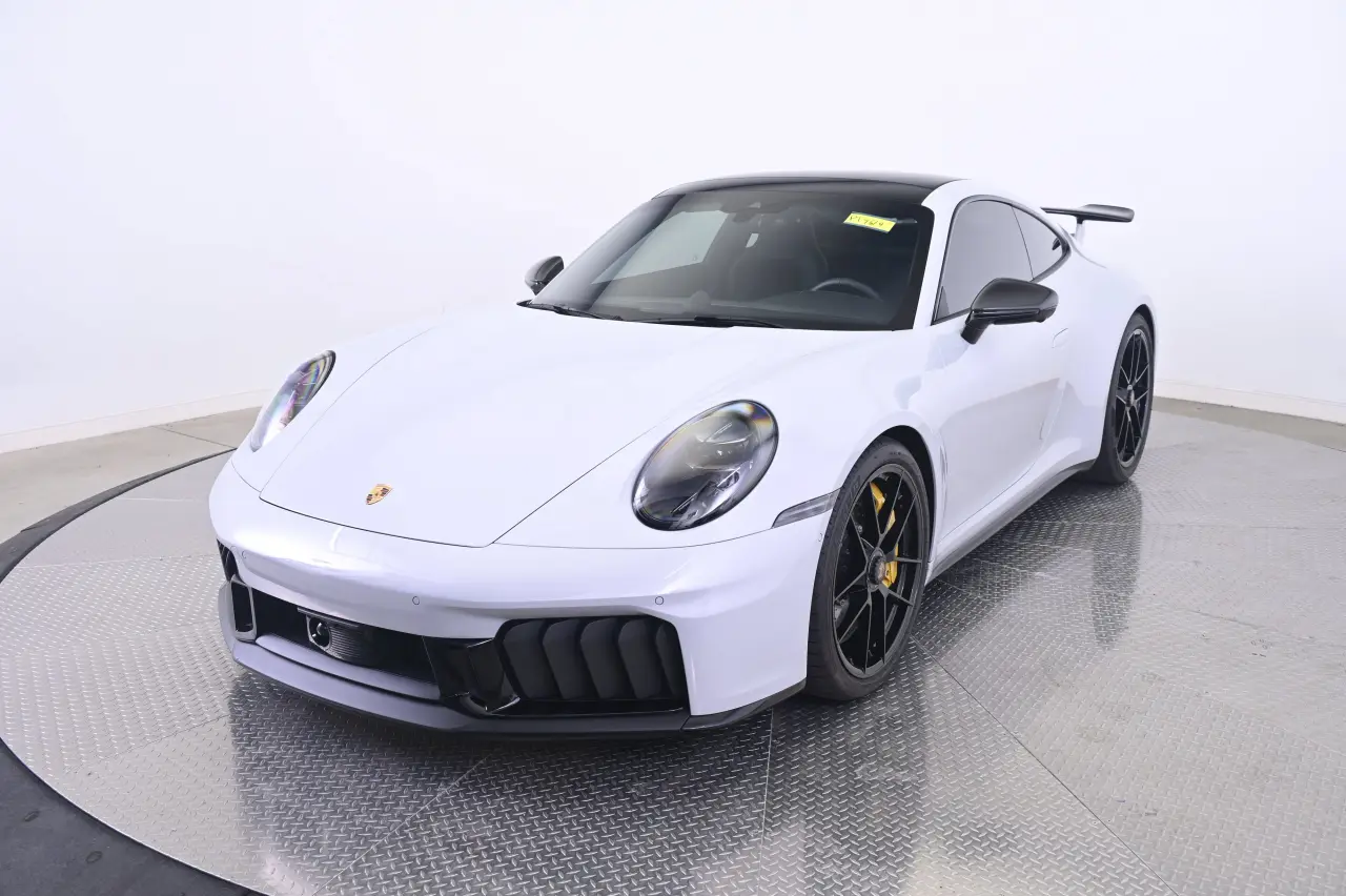 2026 Porsche 911 Carrera 4 GTS