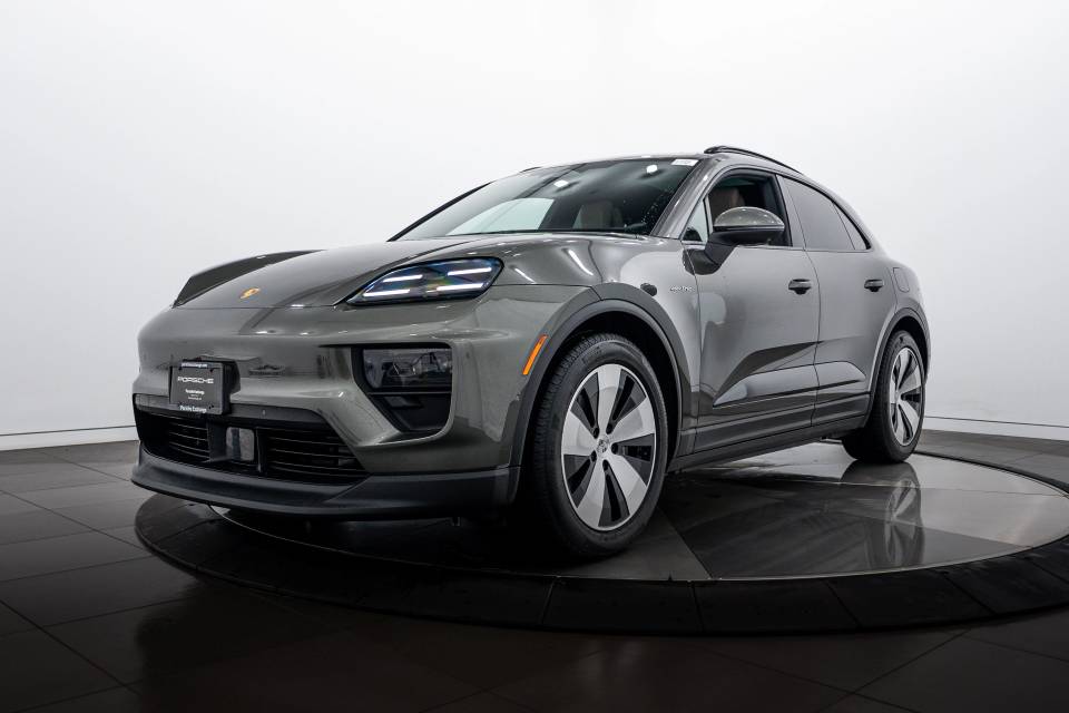2025 Porsche Macan Base