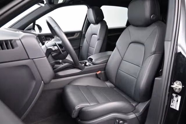 2025 Porsche Cayenne Base - Photo 34