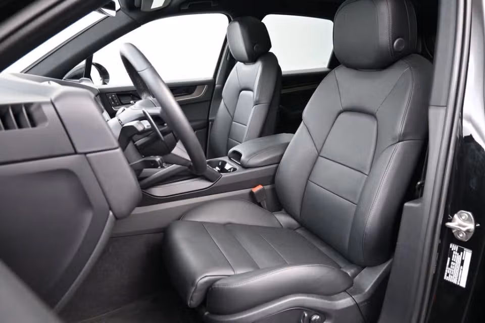 2025 Porsche Cayenne Base - Photo 35