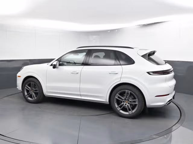 2025 Porsche Cayenne Base - Photo 18