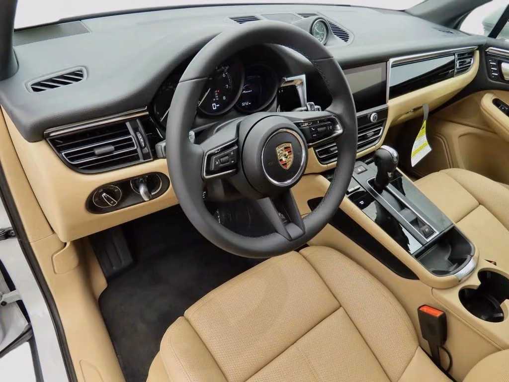 2025 Porsche Macan Base - Photo 28