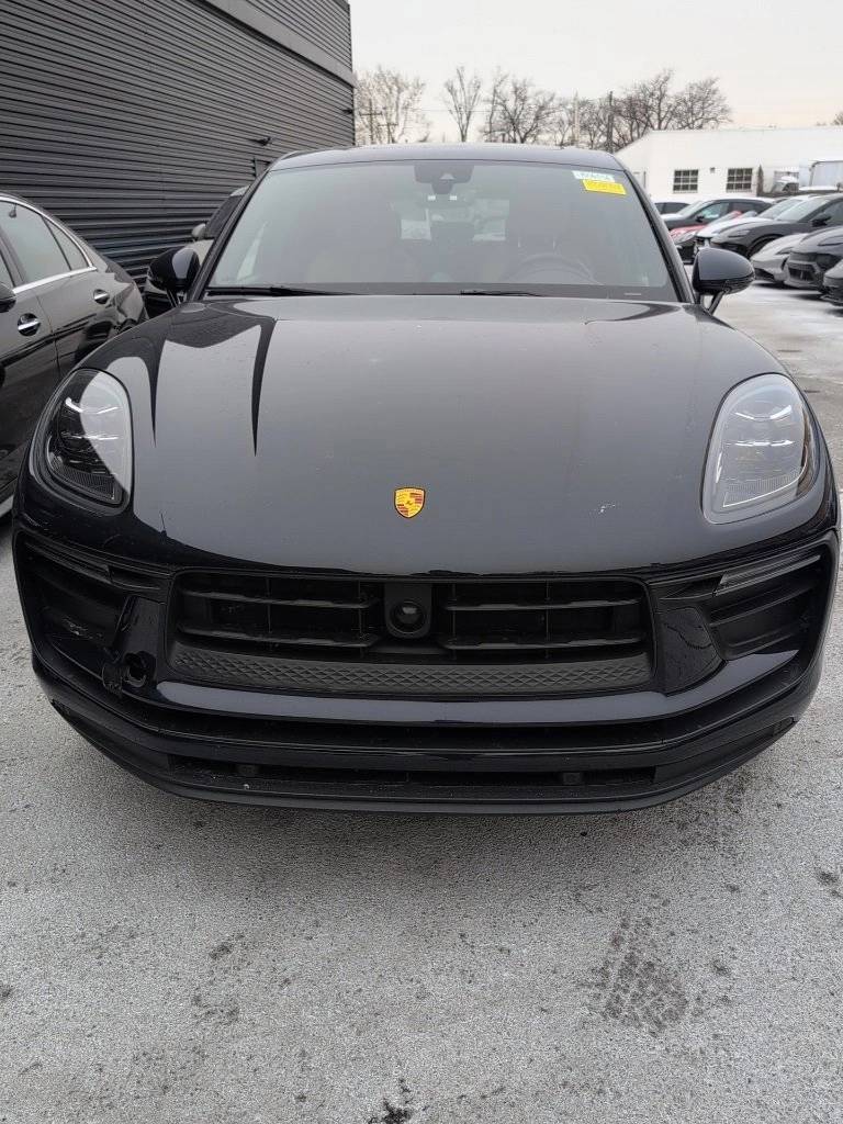 2023 Porsche Macan Base