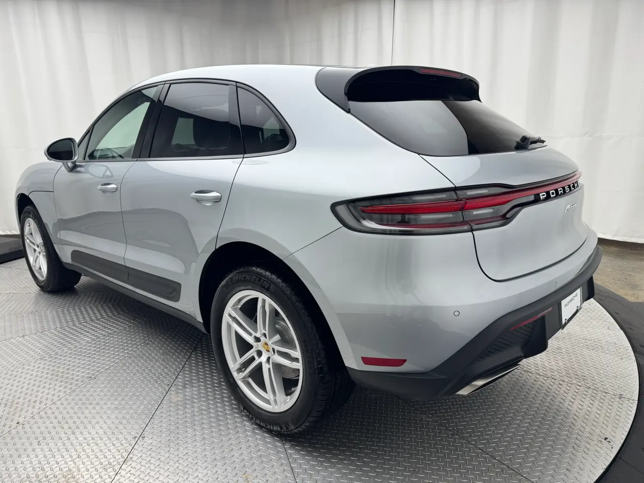 2025 Porsche Macan Base - Photo 24