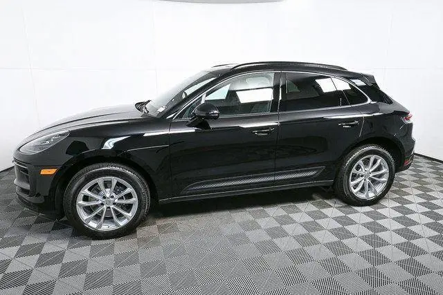 2026 Porsche Macan T - Photo 14
