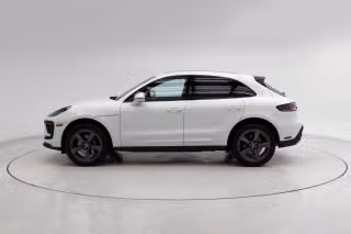 2026 Porsche Macan T - Photo 9