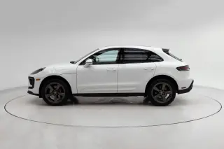 2026 Porsche Macan T - Photo 13