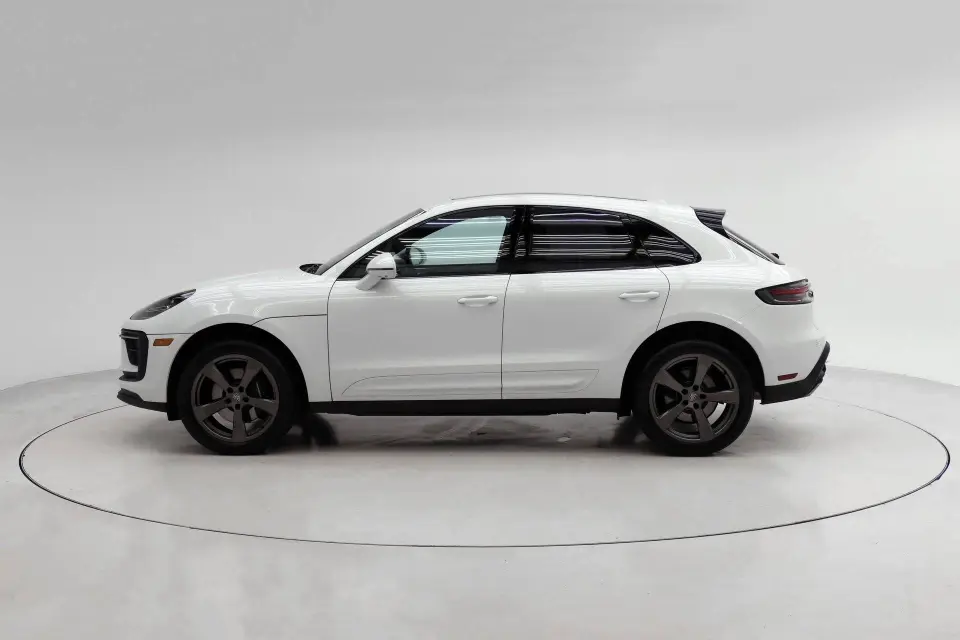 2026 Porsche Macan T - Photo 15