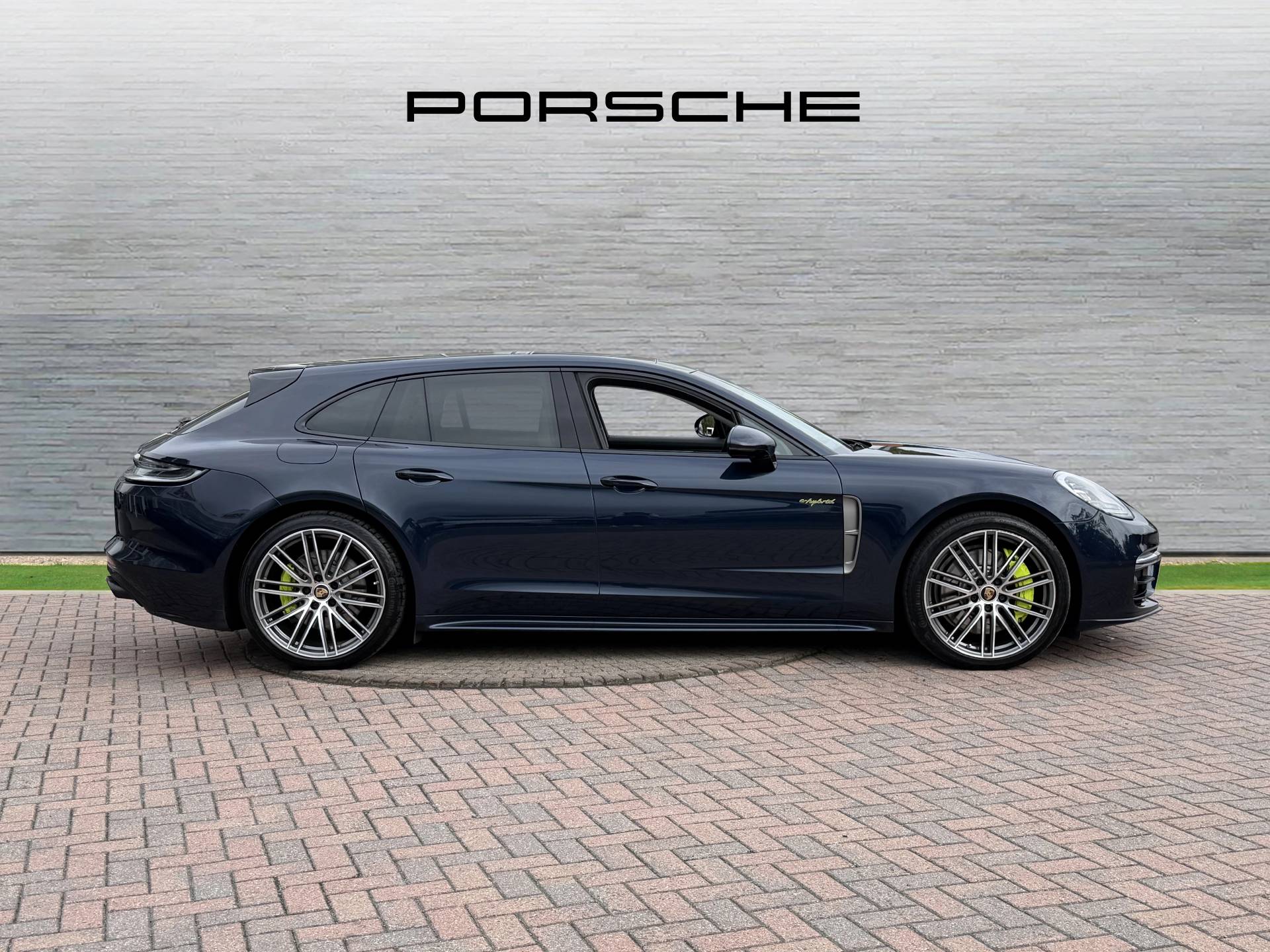 Panamera 4 E-Hybrid Sport Turismo, photo 2 of 41