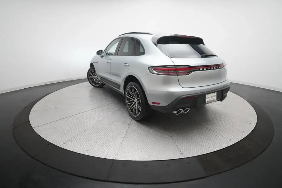 2026 Porsche Macan T - Photo 23