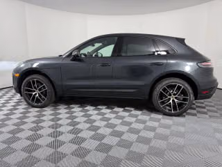 2026 Porsche Macan T - Photo 9