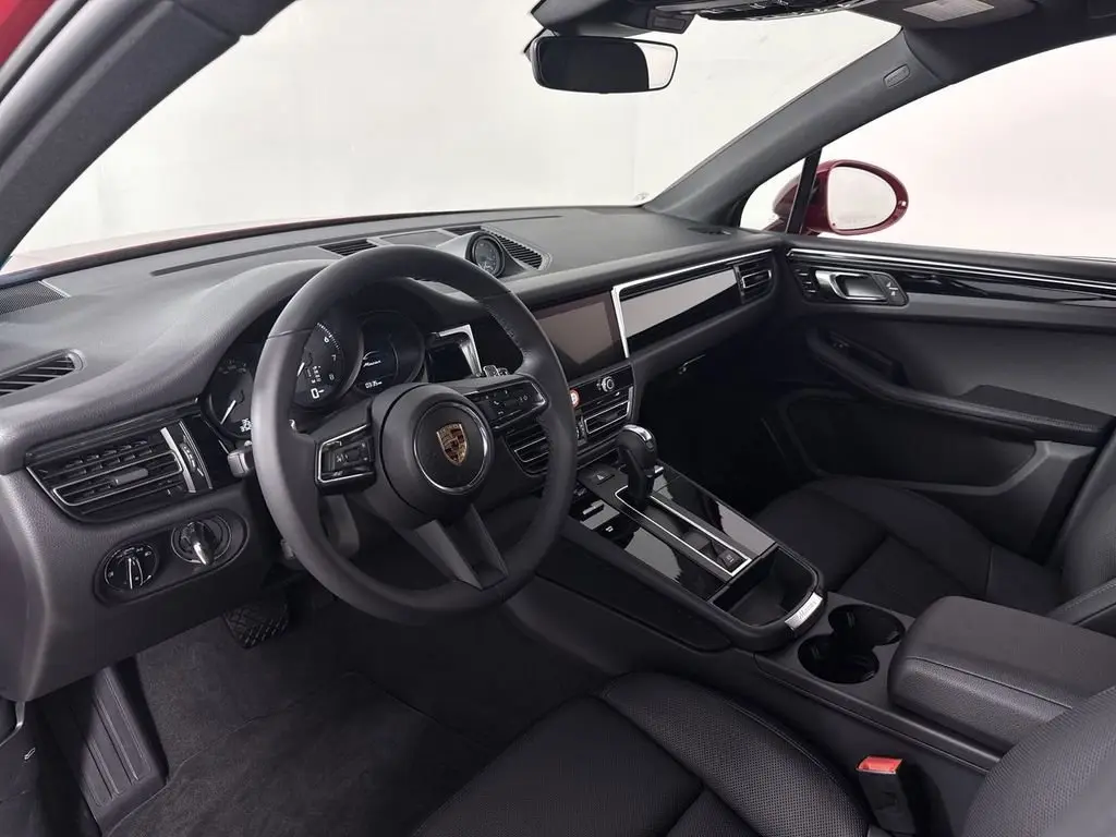 2025 Porsche Macan - Photo 32