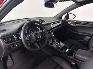 2025 Porsche Macan - Photo 29