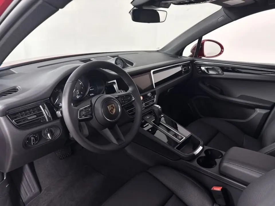 2025 Porsche Macan - Photo 31