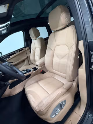 2026 Porsche Macan T - Photo 33