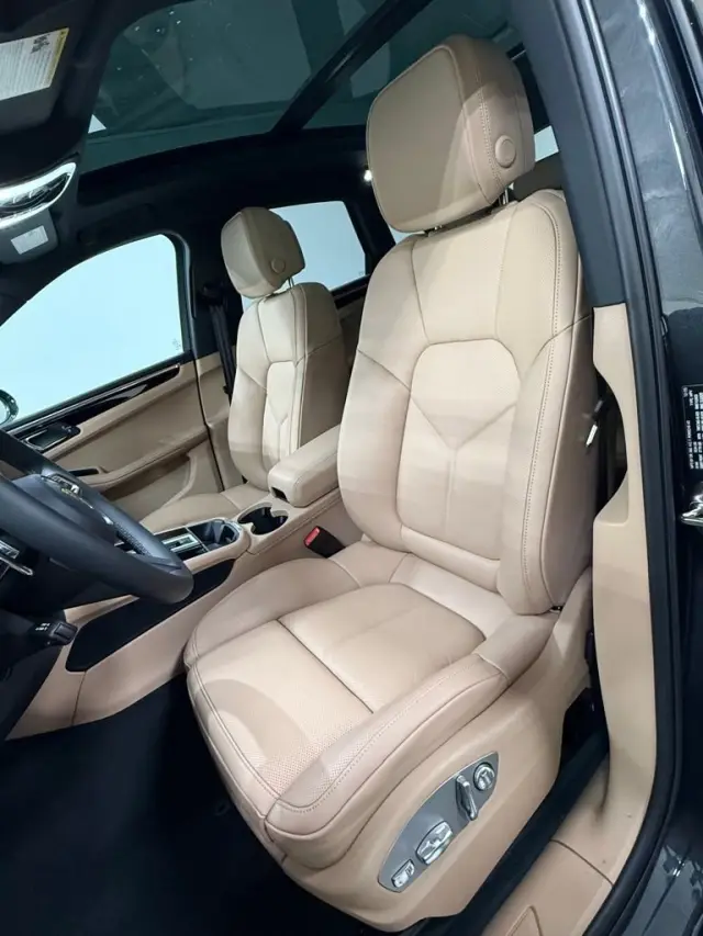 2026 Porsche Macan T - Photo 38