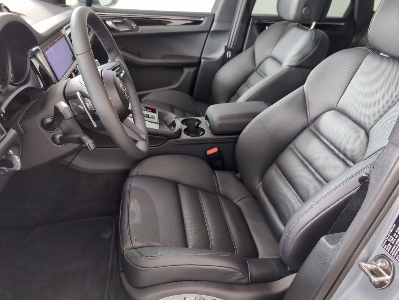 2025 Porsche Macan T - Photo 36