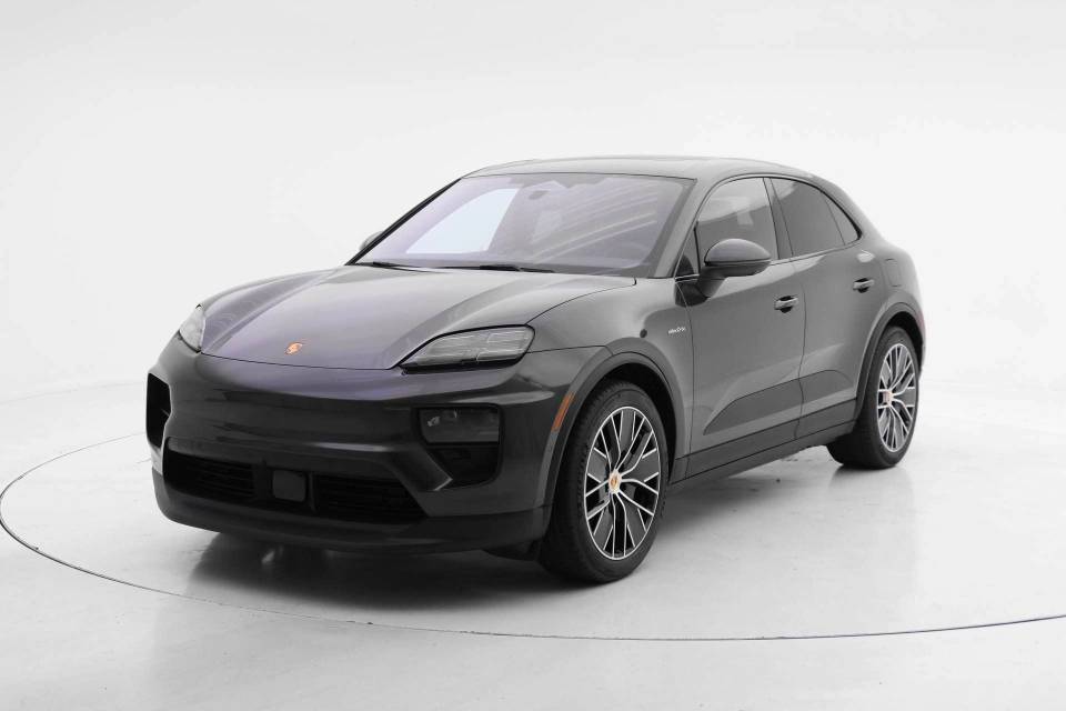2025 Porsche Macan Base