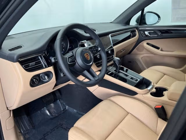 2026 Porsche Macan T - Photo 26