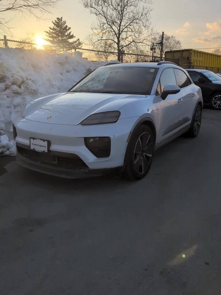 2025 Porsche Macan Base