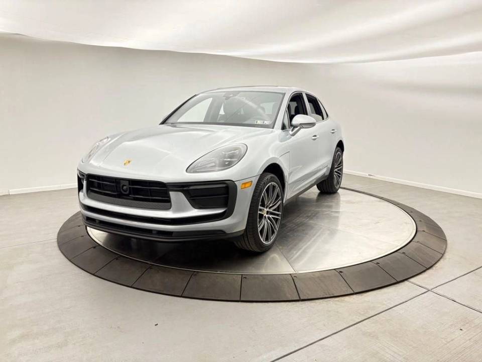 2025 Porsche Macan Base