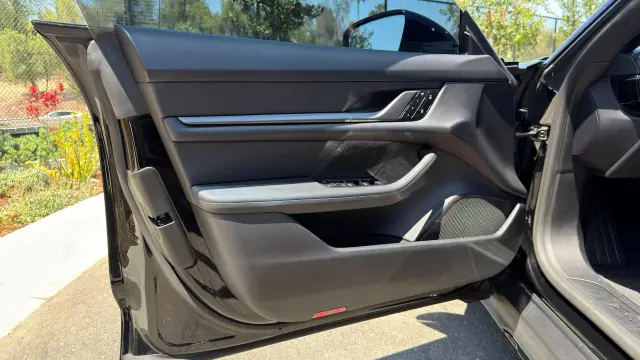 2023 Porsche Taycan 38