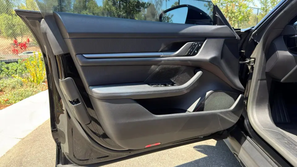 2023 Porsche Taycan 39