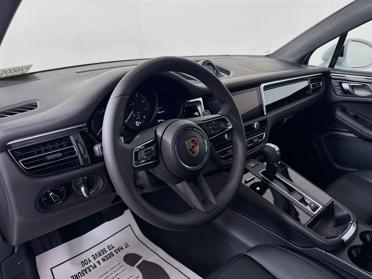 2026 Porsche Macan T - Photo 32